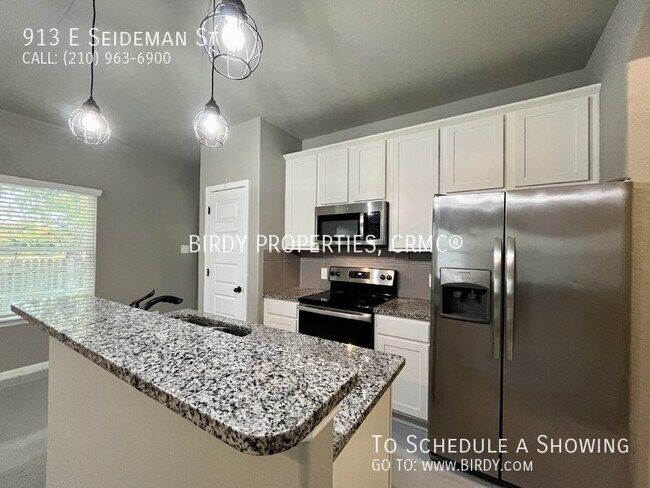 Building Photo - 913 E Seidemann St