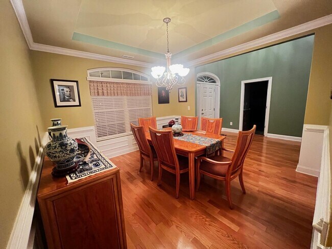 Building Photo - 584 Summerhill Dr