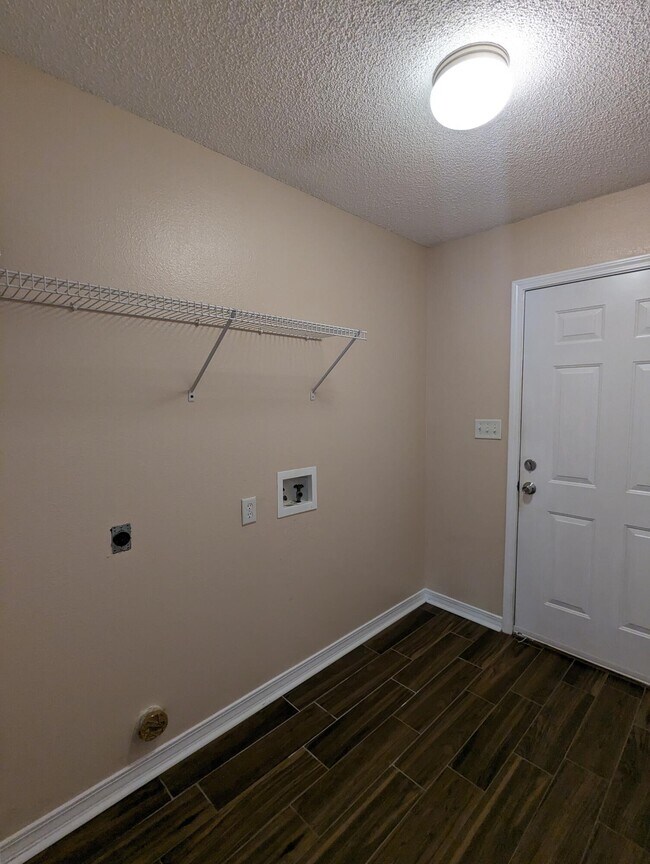 Building Photo - 9768 Parker Lake Cir
