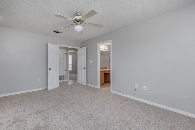 Building Photo - Charming 3BR/2BA with Fenced Yard & Commun...