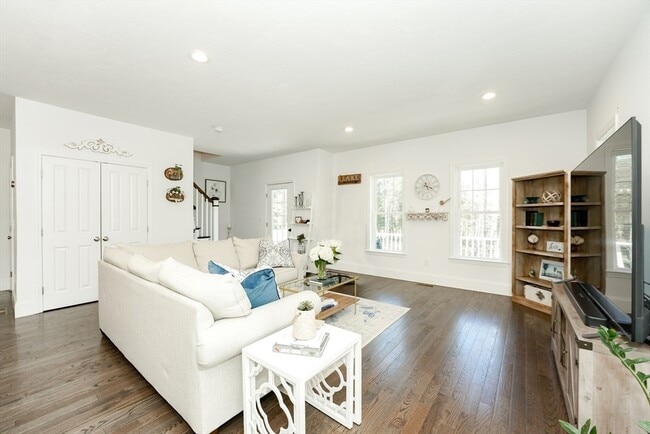 Building Photo - 18 Cleary Cir