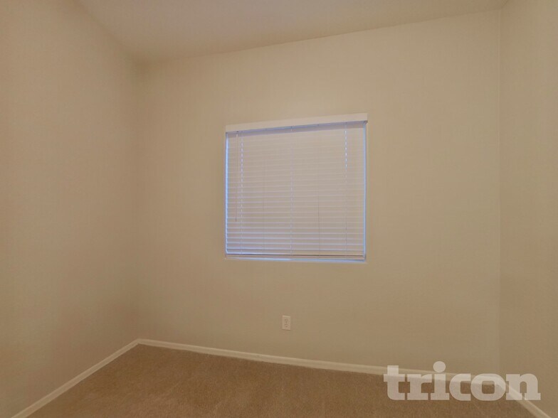 Building Photo - 11638 W Jackson St