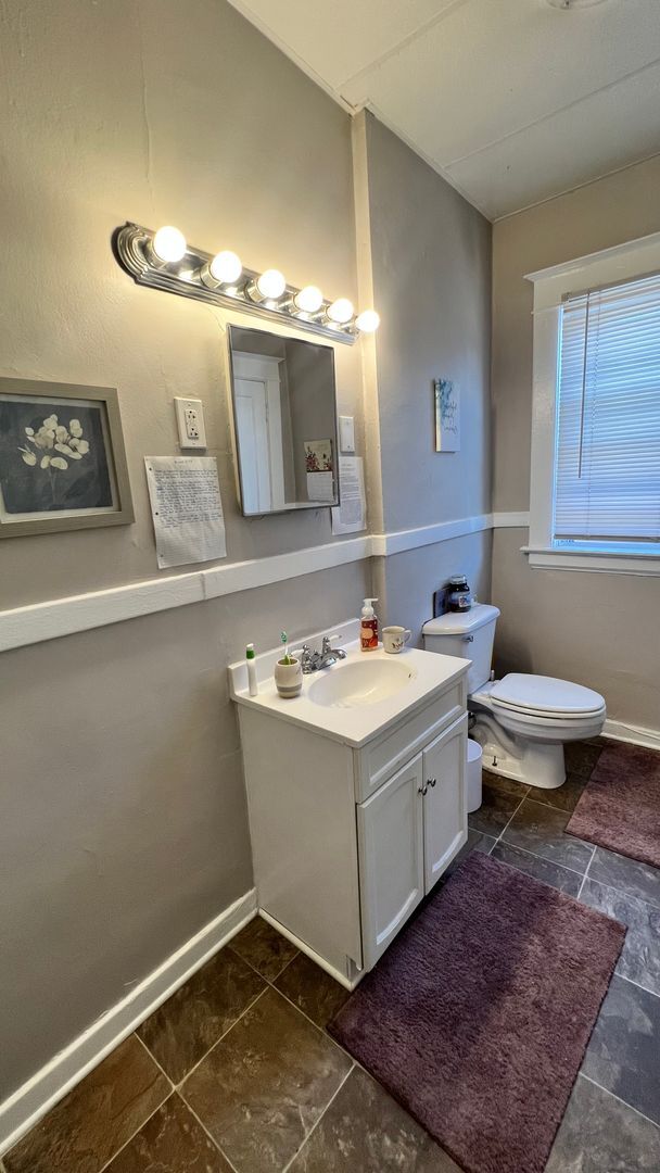 Building Photo - 1211 Bridge St NW