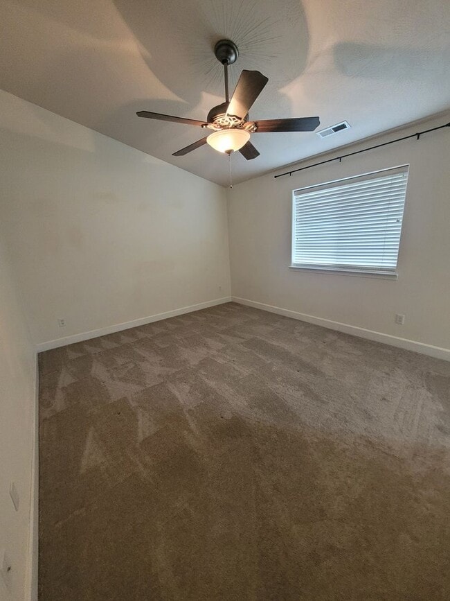 Building Photo - Charming and Spacious 3BB/2.5BA home for rent!  AVAILABLE NOW