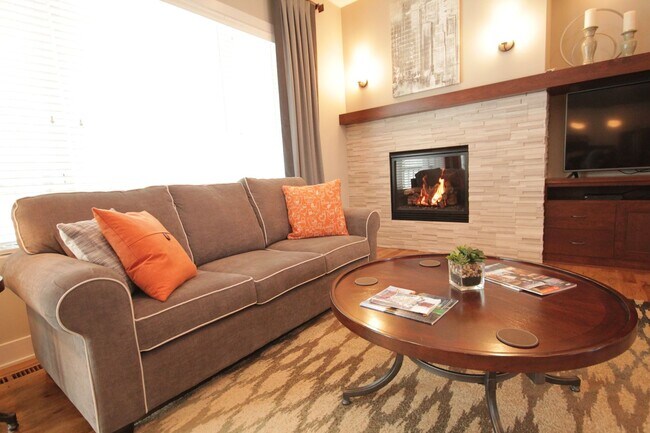 Building Photo - Beautiful luxury custom home