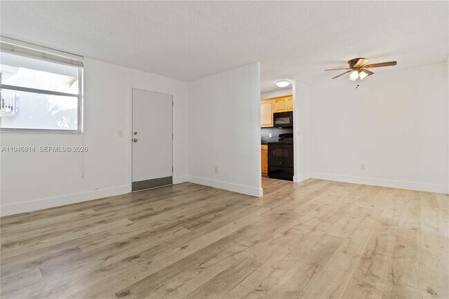 Building Photo - 1801 S Treasure Dr