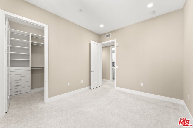 Building Photo - 12705 Bluff Creek Dr