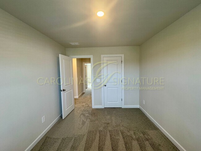 Building Photo - Beautiful New Construction Townhome in Uni...