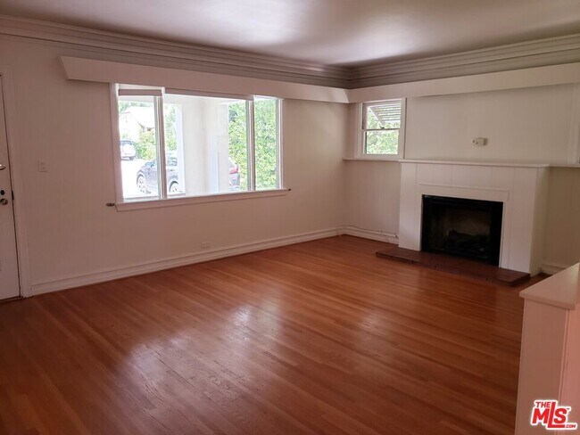 Building Photo - 1710 Oakwood St