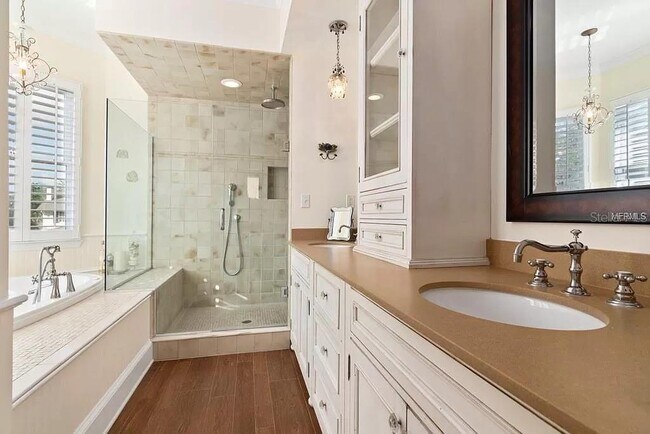 Building Photo - 1119 Belleaire Cir