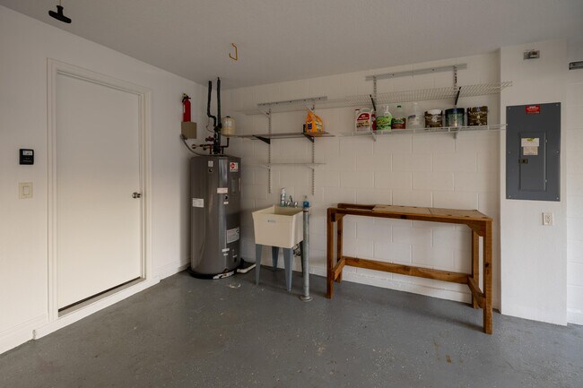 Building Photo - 1100 W 13th Square