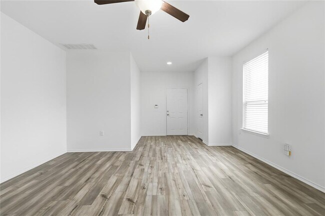 Building Photo - 11200 Drumellan St