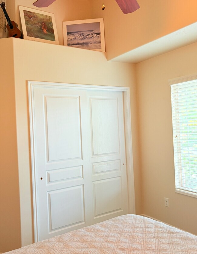 Building Photo - 351 N 1480 E