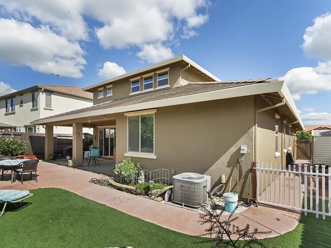 Building Photo - 3652 Edington Dr