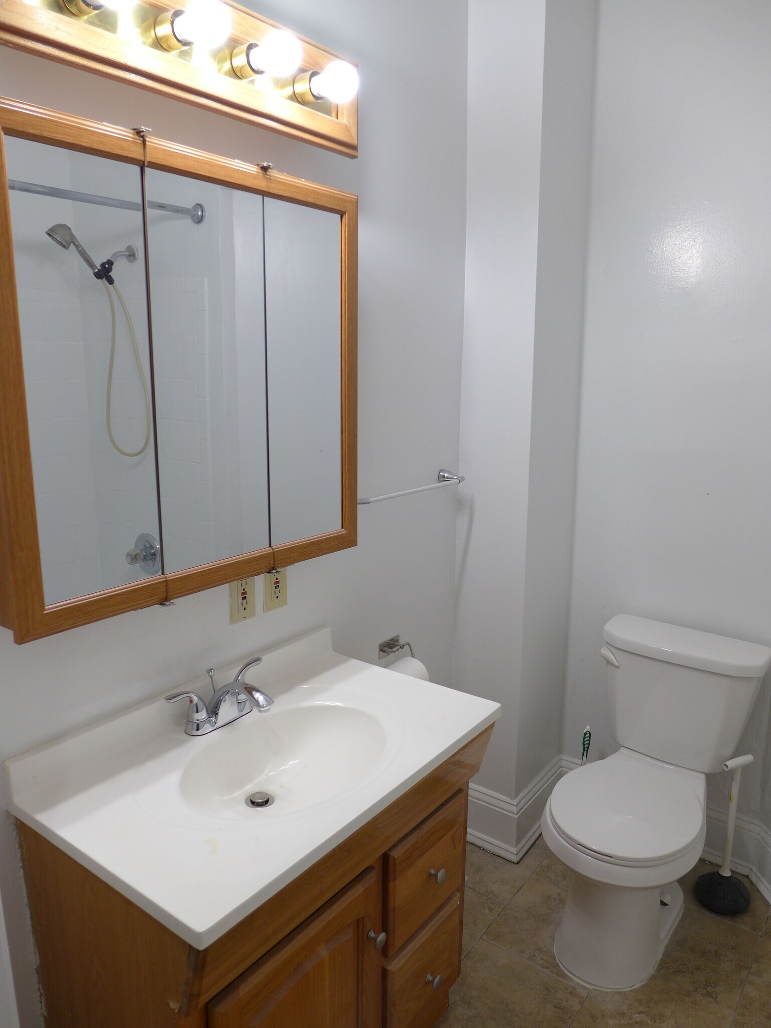 Building Photo - 1719 Saint Paul St