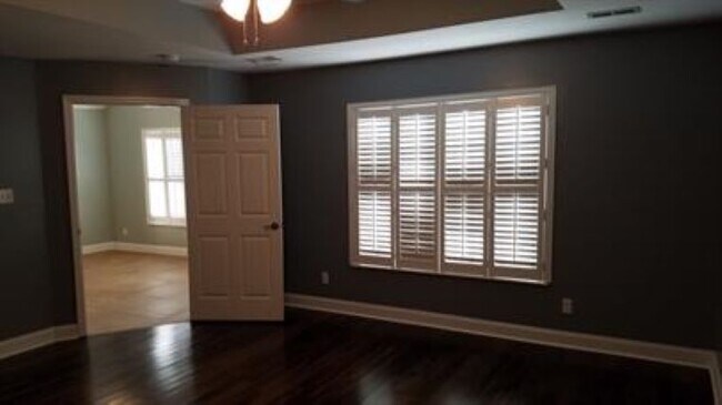 Building Photo - 2108 Cherokee Dr