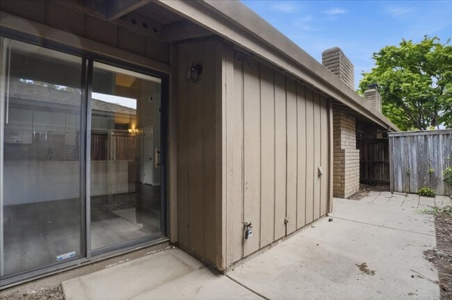 Building Photo - 2491-2491 American River Dr