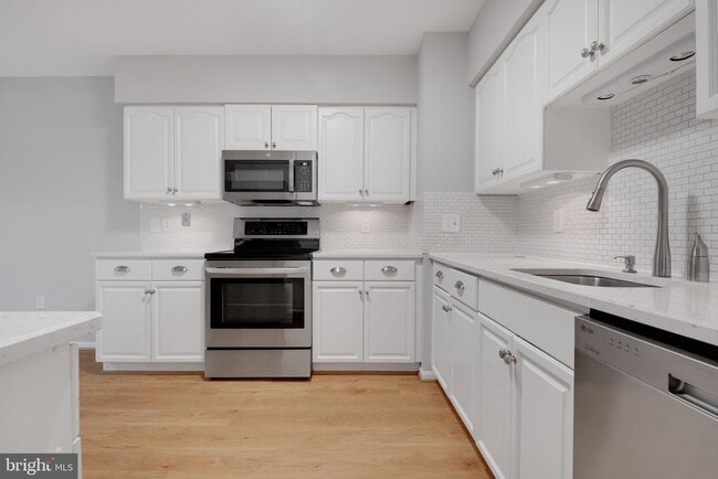 Building Photo - 7267 Olde Lantern Way