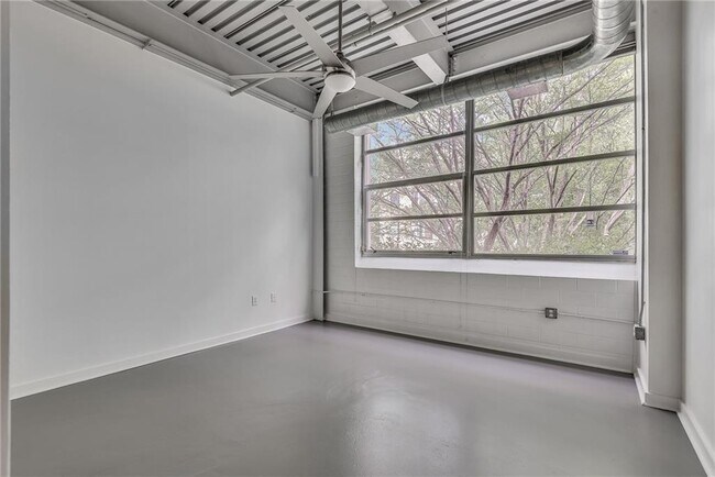 Building Photo - 400 Village Pkwy