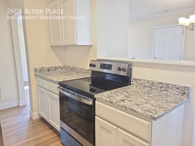 Building Photo - 2605 Alton Pl