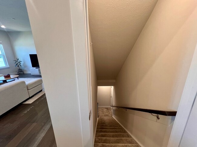 Building Photo - Sewickley - 4 Bedroom 3.5 Bathroom - End U...