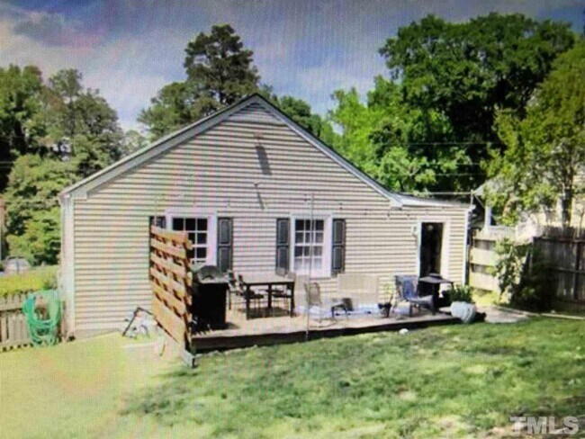 Building Photo - 2707 Wayland Dr