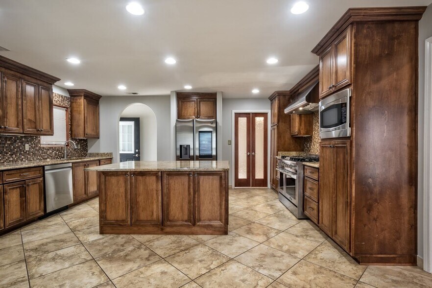 Building Photo - 2598 Cedar Ridge Dr