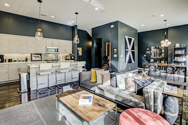 Building Photo - 1004 California St