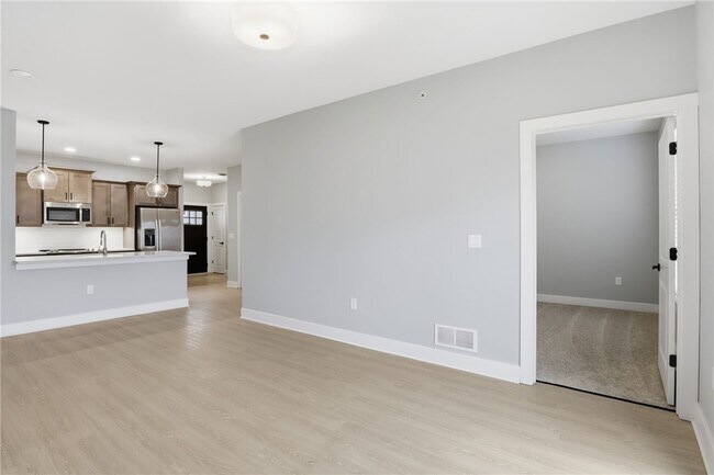 Building Photo - 1195 Marina Pkwy