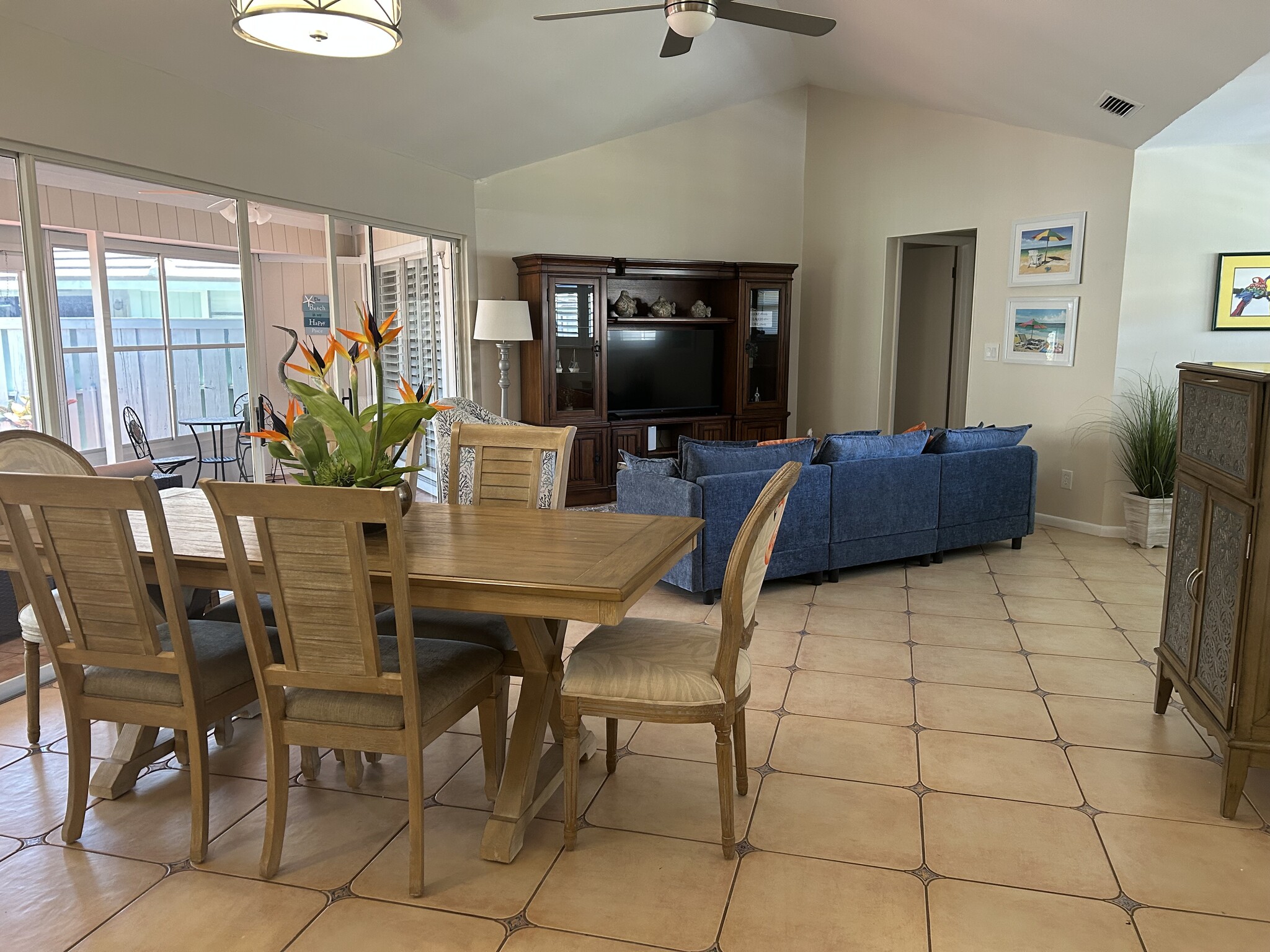 Building Photo - 1127 E Seminole Ave