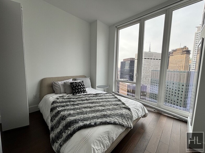 Building Photo - East 44th Street