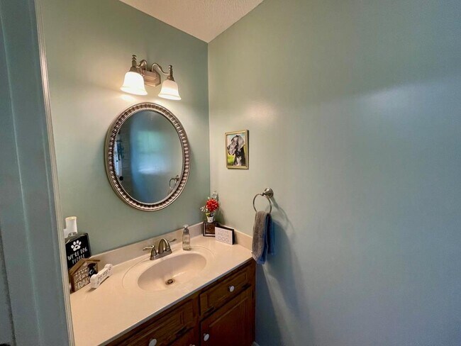 Building Photo - 350 Katydid St