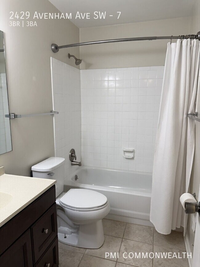 Building Photo - 2429 Avenham Ave SW