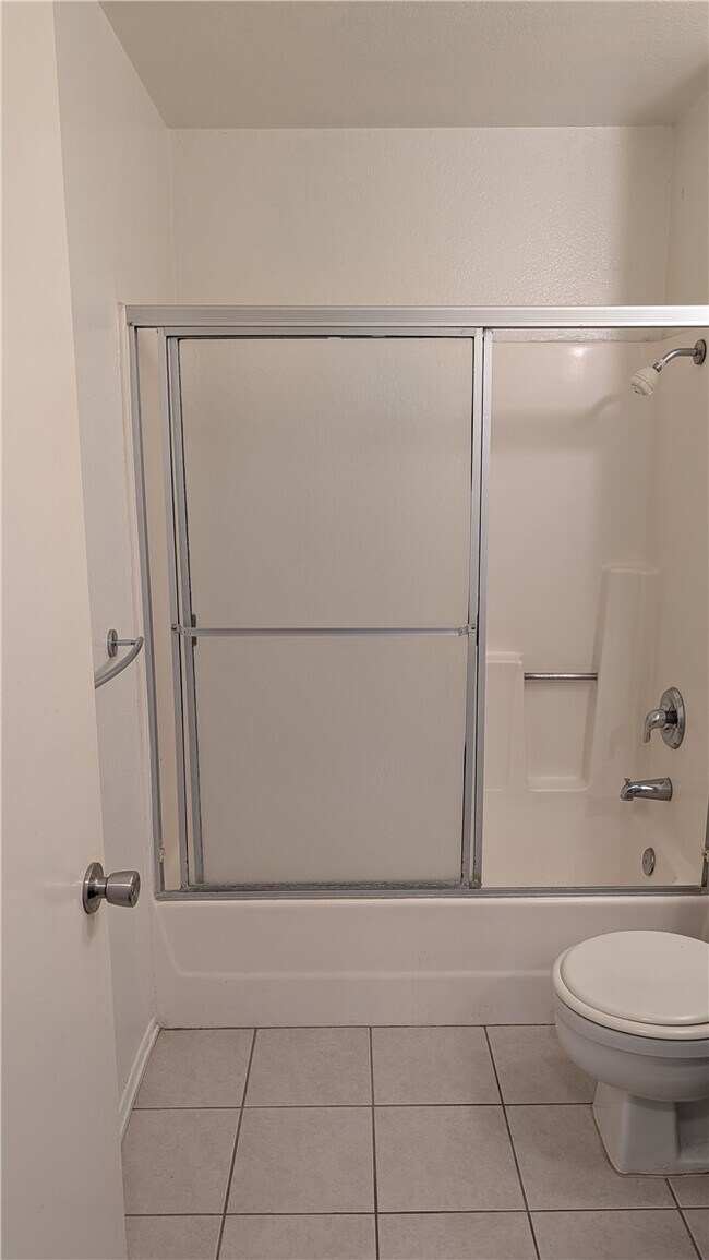 Building Photo - 19143 E Aurora Dr