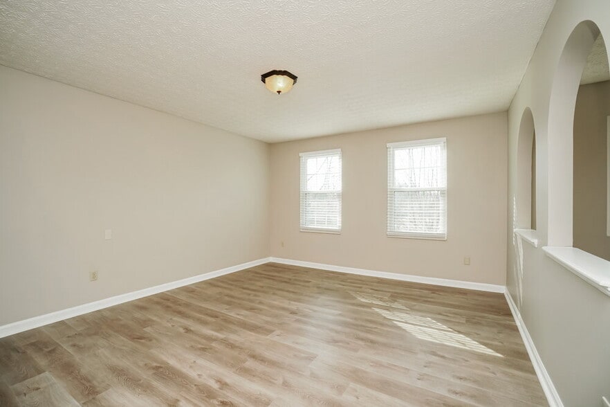 Building Photo - 7927 Oak Valley Rd