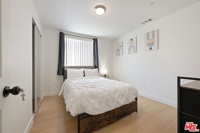 Building Photo - 1444 E 20th St