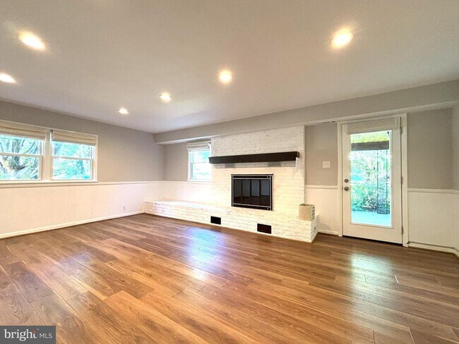 Building Photo - 7107 Tyndale St