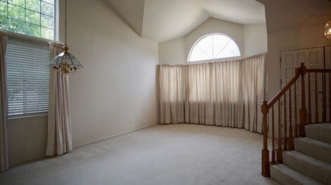 Building Photo - 1323 Chessington Dr