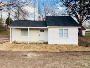 Building Photo - 2/1 Ready For Move In!