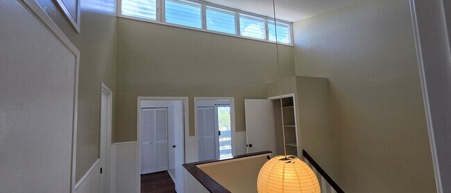 Building Photo - 1342-S