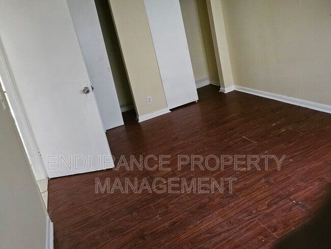 Building Photo - 1321 W 25th St