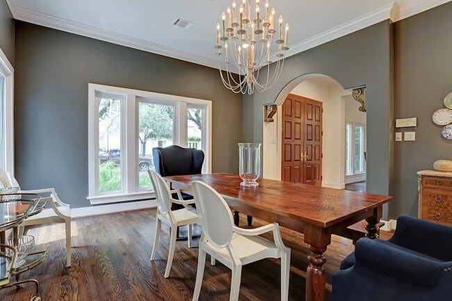 Building Photo - 3779 Robinhood St