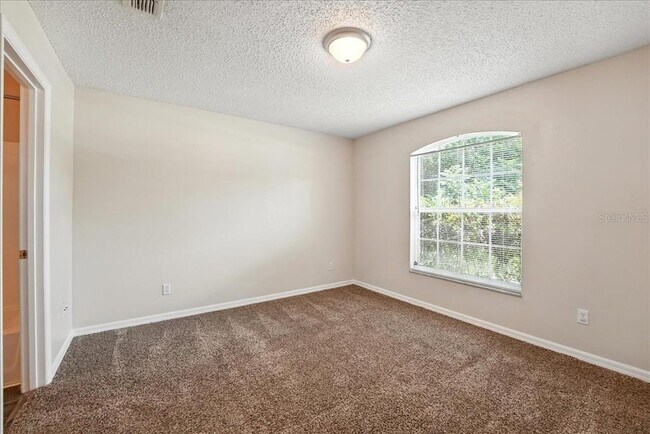 Building Photo - 961 Hanford Dr