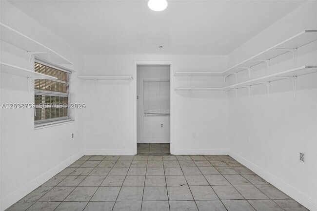 Building Photo - 8201 SW 42nd St