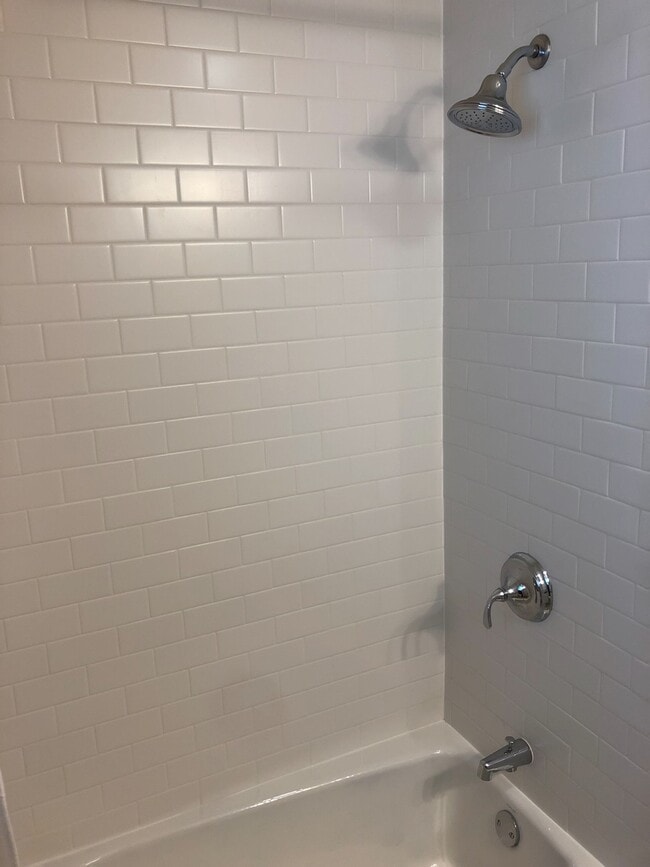 Building Photo - Updated 3Bed/2Bath Home For Rent Brookfield! 2 Car Attached Garage