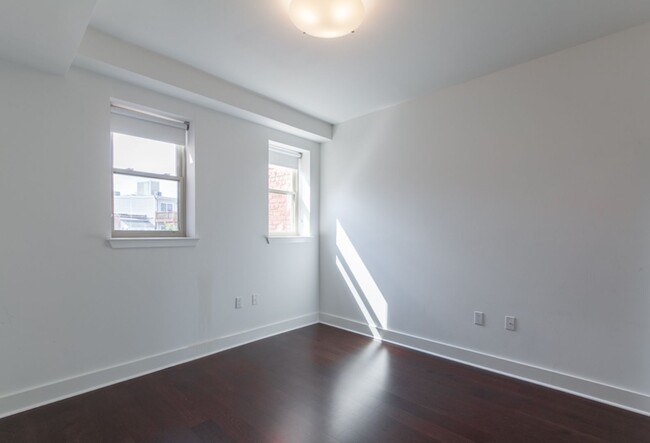 Building Photo - The Perfect Petworth Pad!