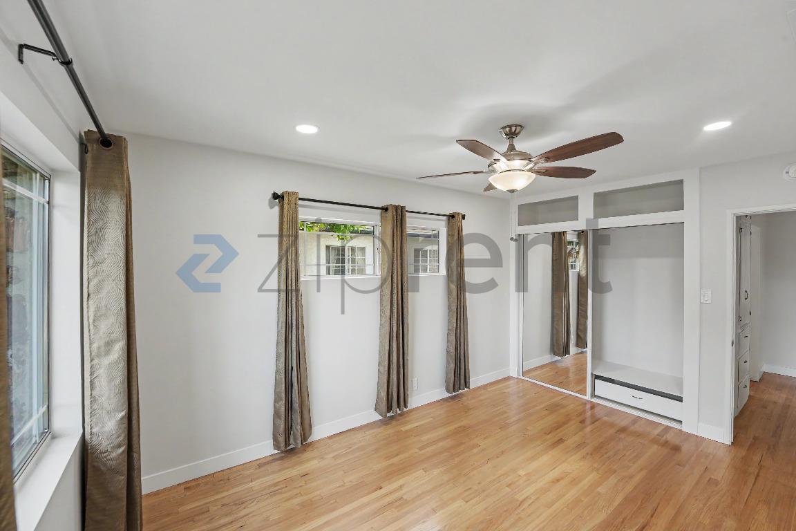 Building Photo - Unit