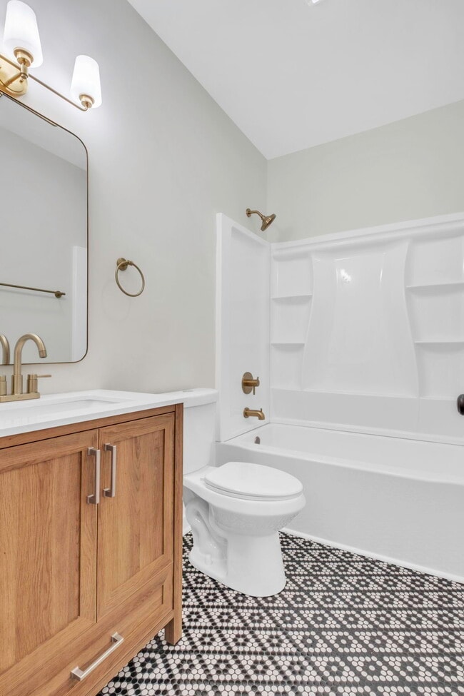 Building Photo - 304 E Hampton Ave