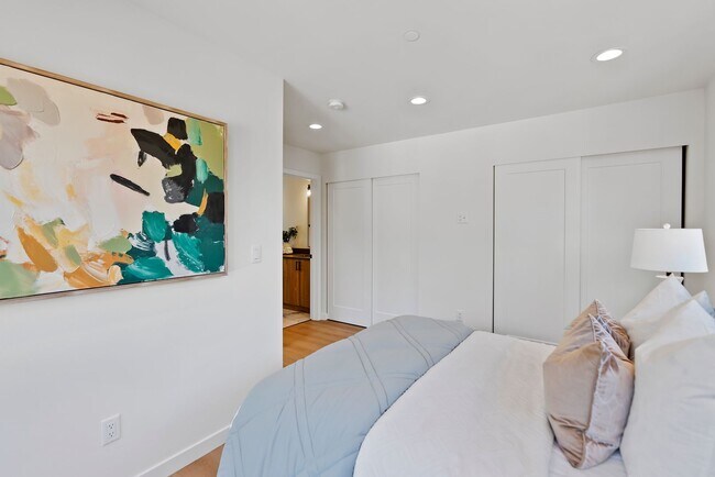 Building Photo - Modern Elegance in the Heart of Wallingford