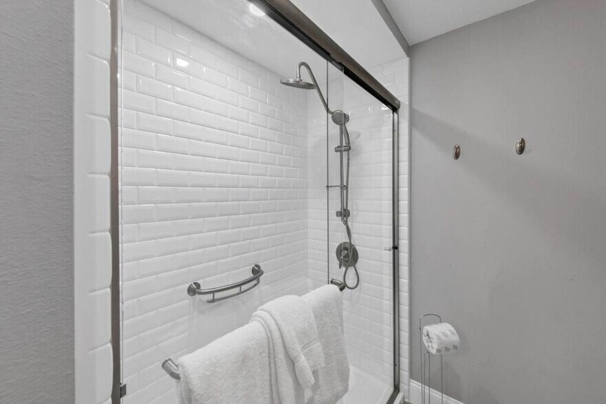 Building Photo - 343 Gulf Shore Dr